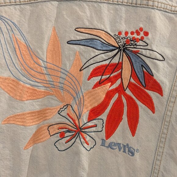 Levi Light Blue Denim Jacket with Floral Design on Back-Size Large - Picture 4 of 4